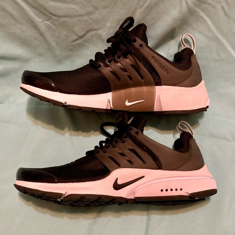 NWOB, Nike Air, Black and White, Mens Size 7, Tennis Shoes